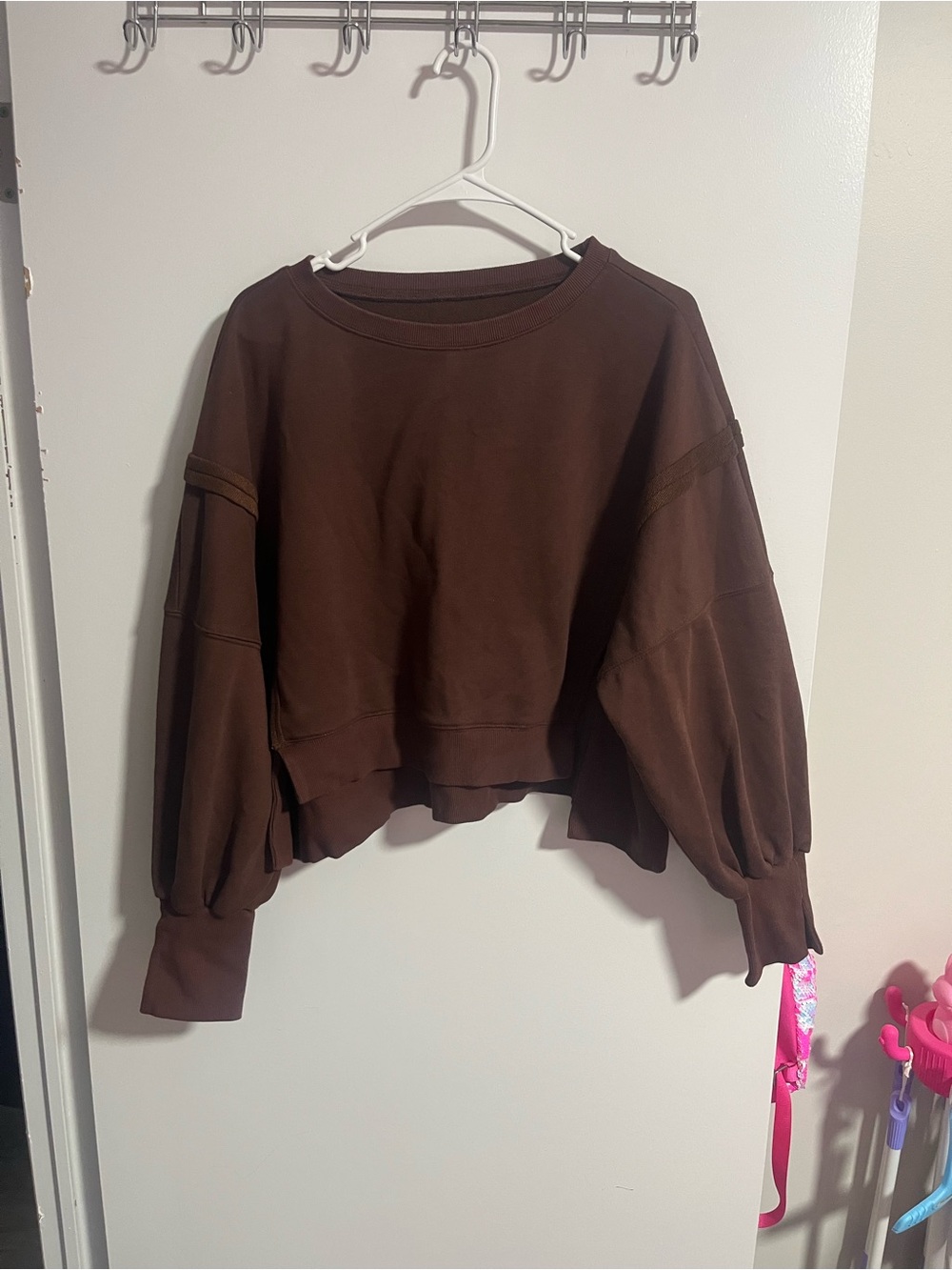 Crewneck Cropped Pullover Sweater in Chocolate Brown